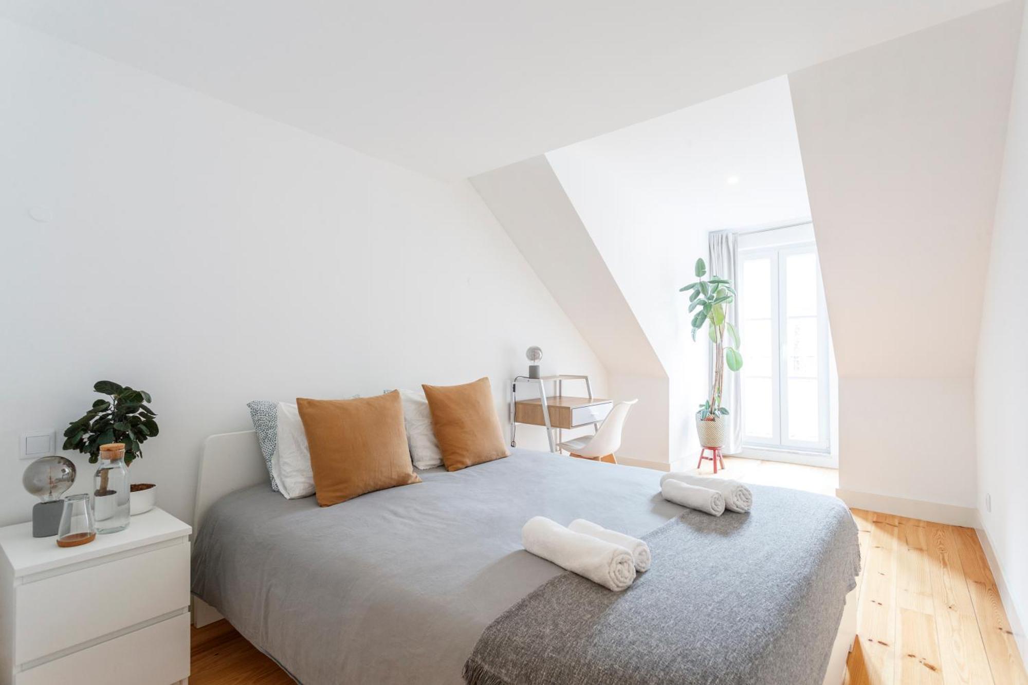 Suite In Cozy Apartment In Chiado In Shared House Lisboa Exterior foto
