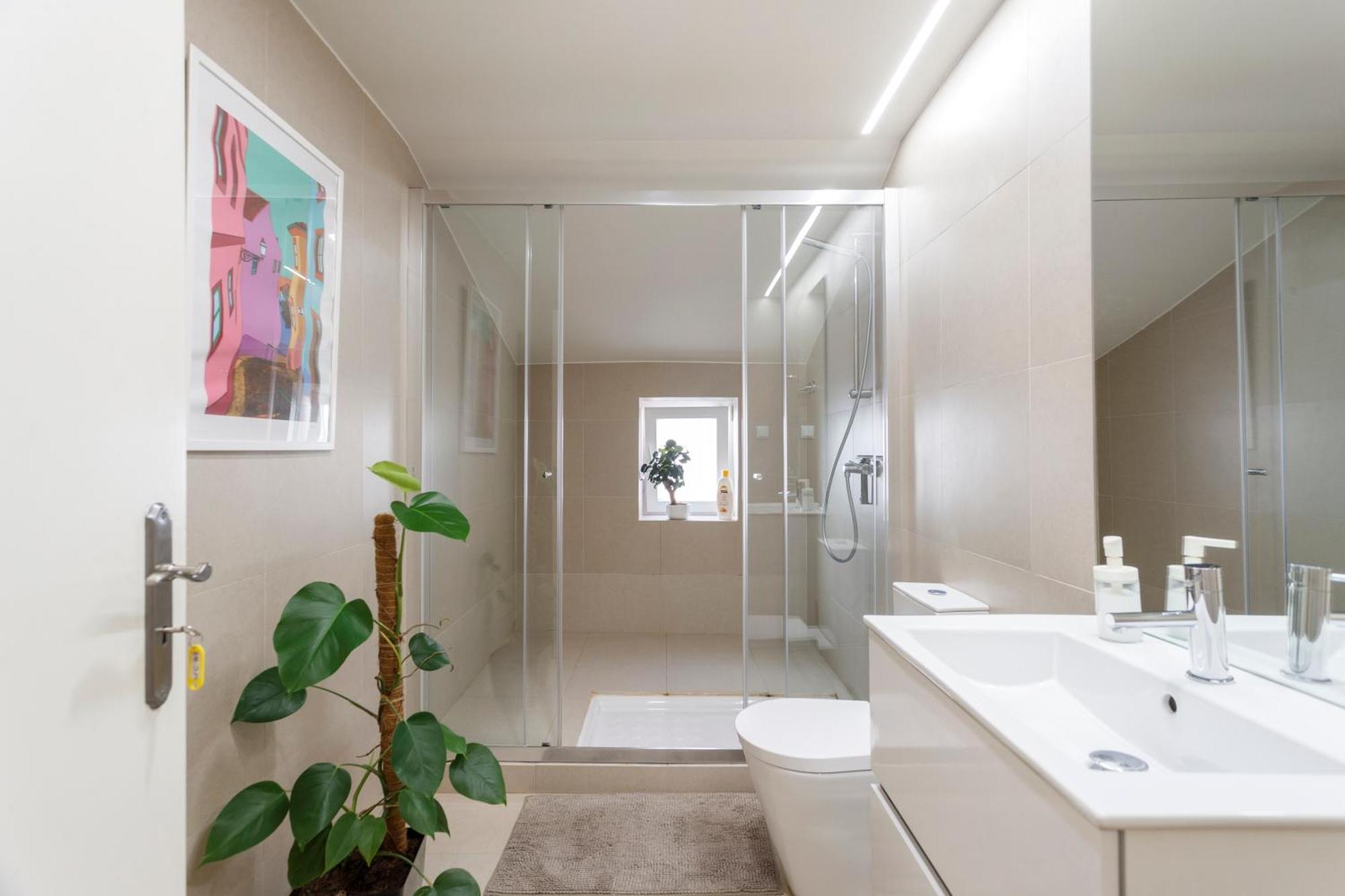 Suite In Cozy Apartment In Chiado In Shared House Lisboa Exterior foto